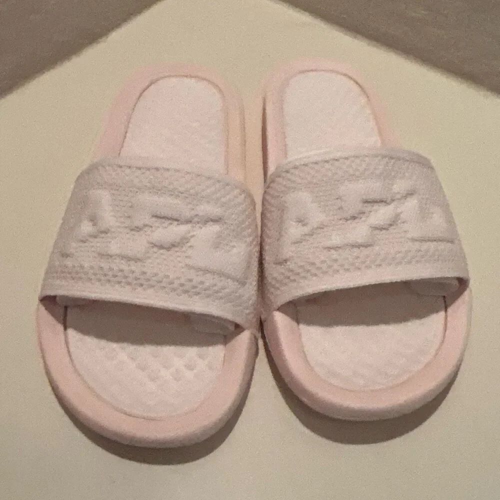 APL Women's Size 5 Techloom Slides Sandals Cream Comfort Summer Pool Beach NEW